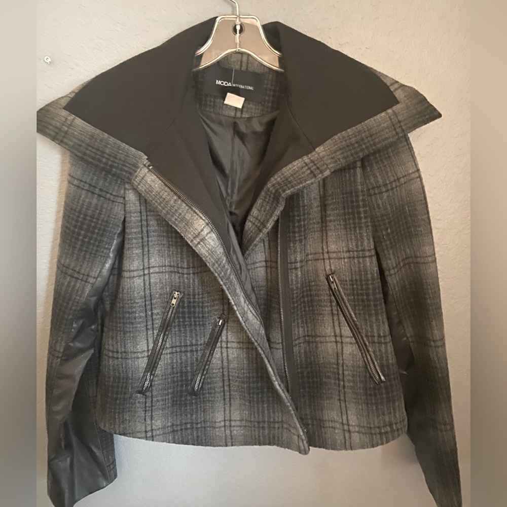 MODA INTL crop jacket